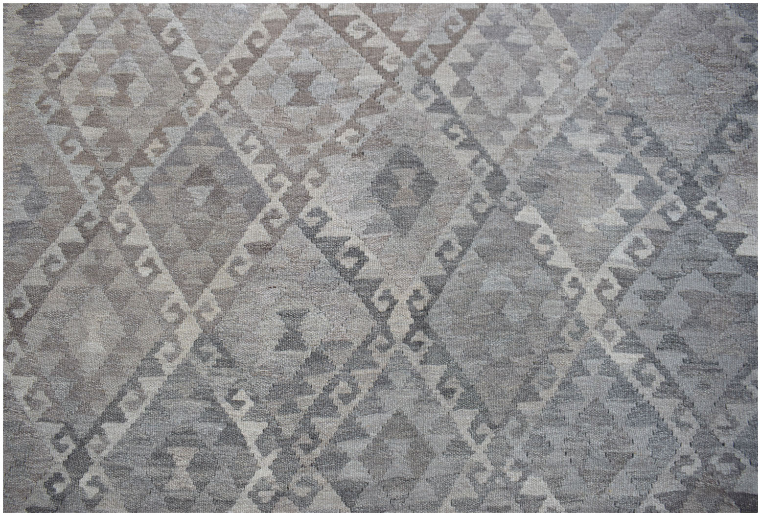 Handmade Afghan Natural Undyed Maiamana Kilim | 299 x 201 cm | 9'10" x 6'7' - Najaf Rugs & Textile