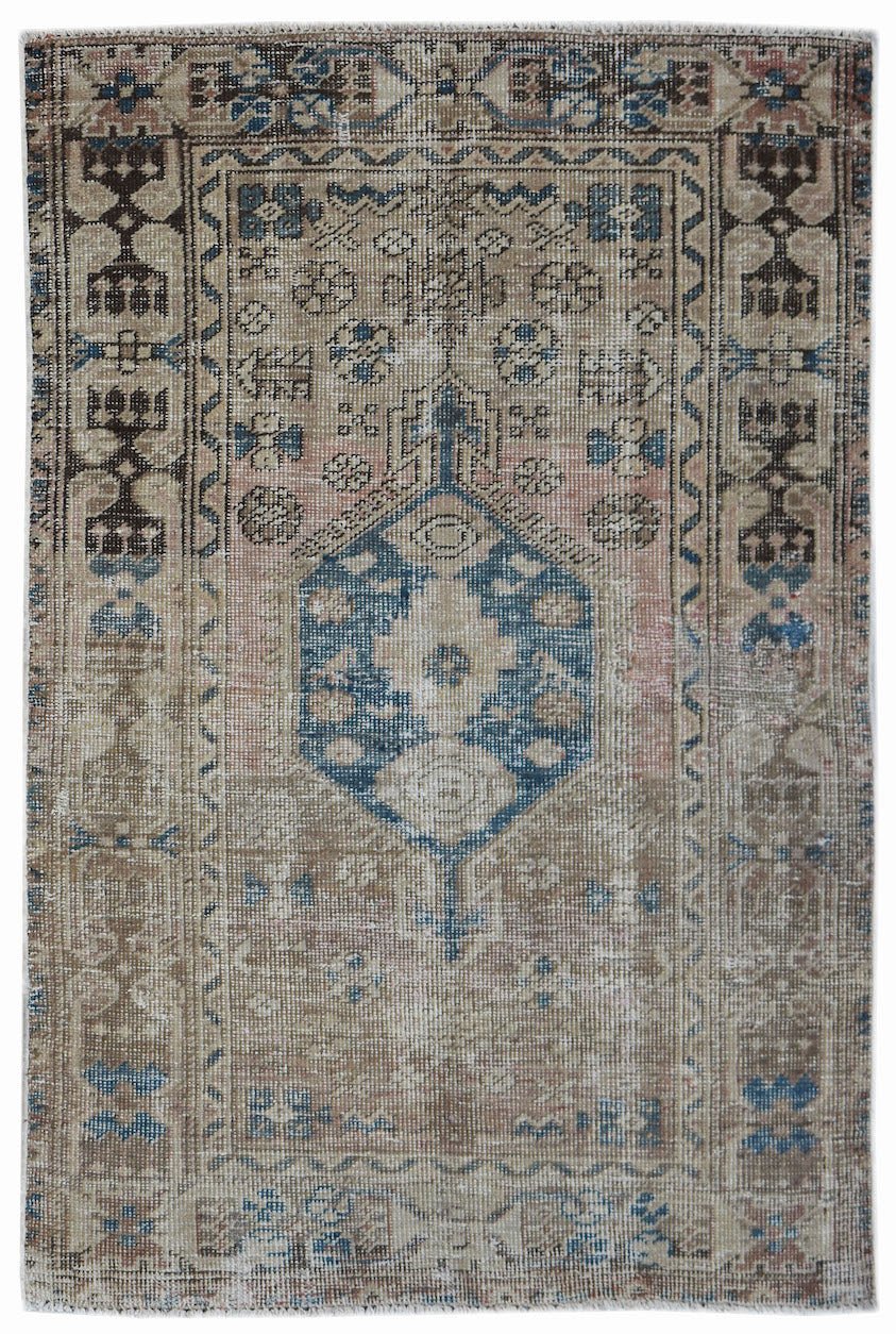 Handmade Vintage Persian Rug | 137 x 97 cm | 4'6